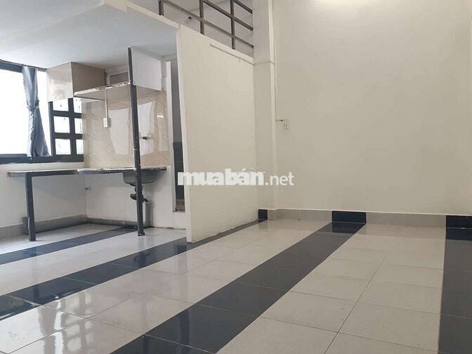 Phòng 45m2 có gác. Cửa sổ lớn. 5p tới Lotte Nguyễn Văn Lượng