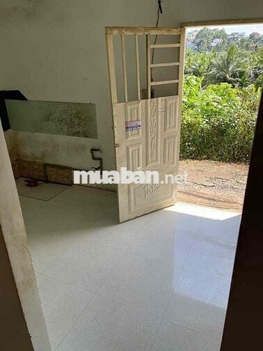 Nhà rộng 100 met giá rẻ cho gia đình thu nhập thấp