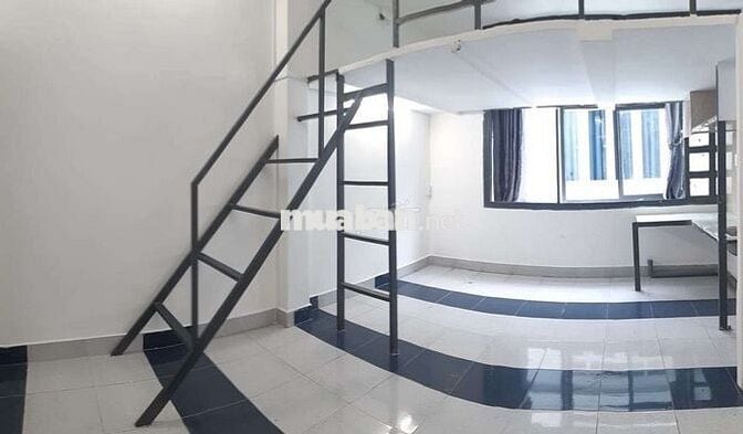 Phòng 45m2 có gác. Cửa sổ lớn. 5p tới Lotte Nguyễn Văn Lượng