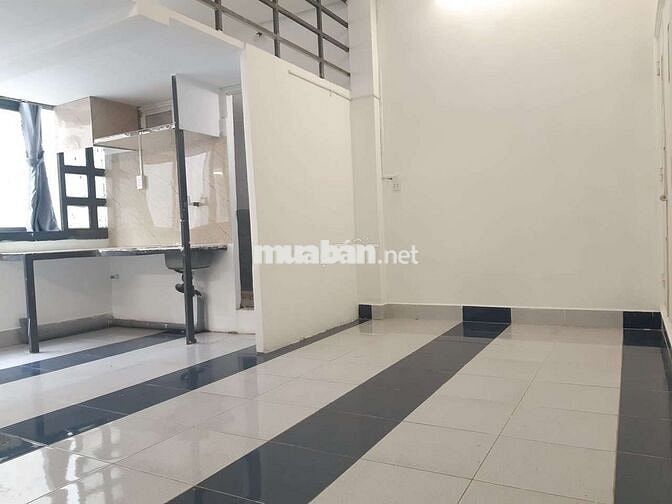 Phòng 45m2 có gác. Cửa sổ lớn. 5p tới Lotte Nguyễn Văn Lượng