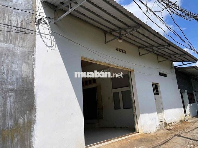 Nhà rộng 100 met giá rẻ cho gia đình thu nhập thấp