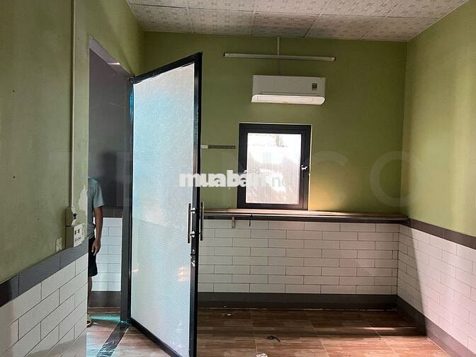 Mặt bằng 1.400 m² có sẵn mô hình quán sân vườn, đường Võ Văn Kiệt