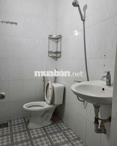 Nhà 2 tầng _ khu an ninh sạch sẽ _ đường trước nhà 4 m