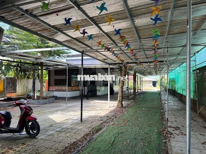 Mặt bằng 1.400 m² có sẵn mô hình quán sân vườn, đường Võ Văn Kiệt