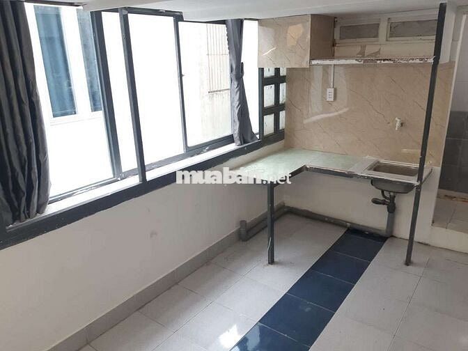 Phòng 45m2 có gác. Cửa sổ lớn. 5p tới Lotte Nguyễn Văn Lượng