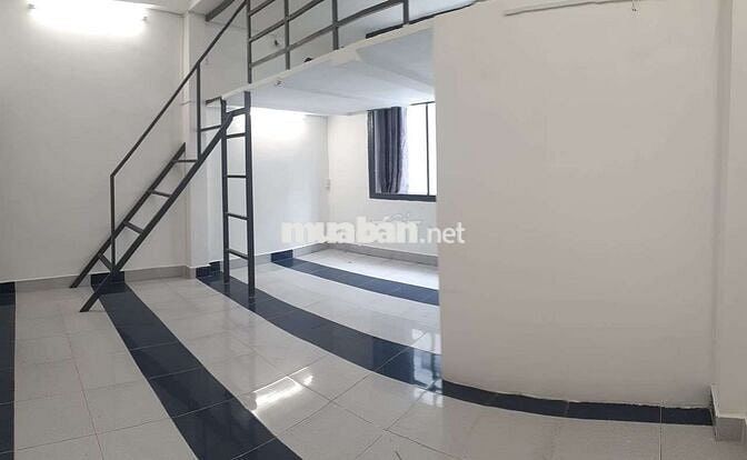 Phòng 45m2 có gác. Cửa sổ lớn. 5p tới Lotte Nguyễn Văn Lượng