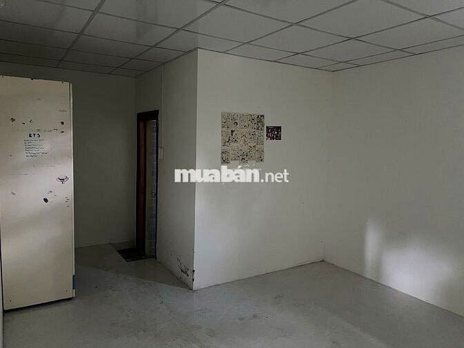 Mặt bằng 1.400 m² có sẵn mô hình quán sân vườn, đường Võ Văn Kiệt