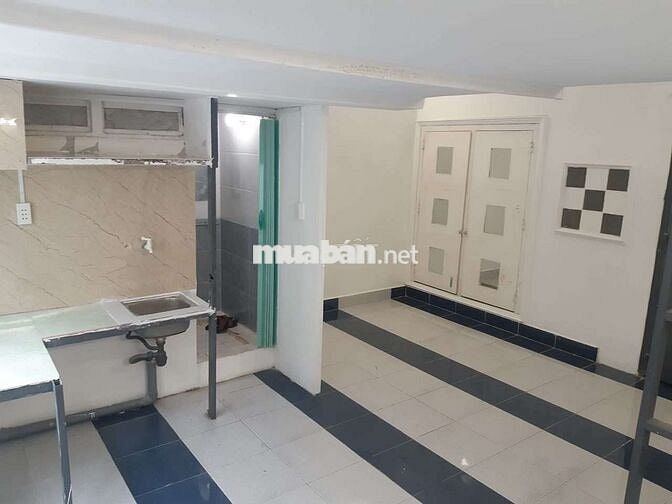 Phòng 45m2 có gác. Cửa sổ lớn. 5p tới Lotte Nguyễn Văn Lượng