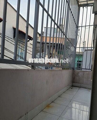 Nhà 2 tầng _ khu an ninh sạch sẽ _ đường trước nhà 4 m