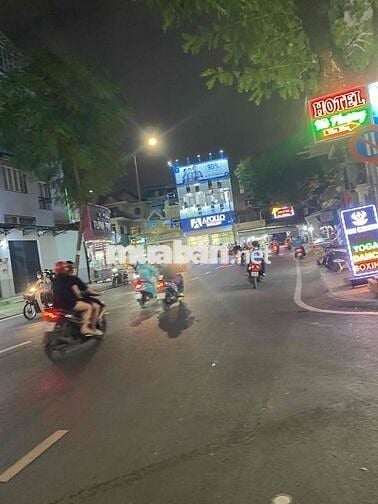 Chủ kẹt bán gấp MTKD Độc Lập. Dt 4m x 19m. Cấp 4. Giá 9.9 tỷ