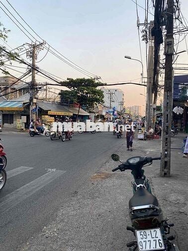 Chủ kẹt bán gấp MTKD Độc Lập. Dt 4m x 19m. Cấp 4. Giá 9.9 tỷ