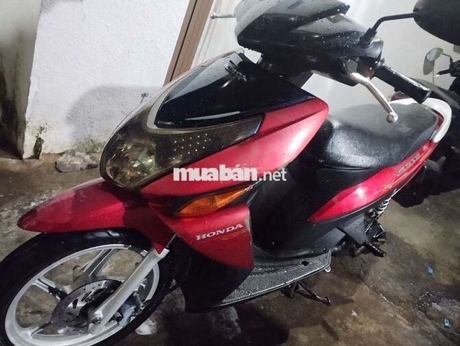 Nhà có chiếc xe click máy móc êm xe ít hao xăng