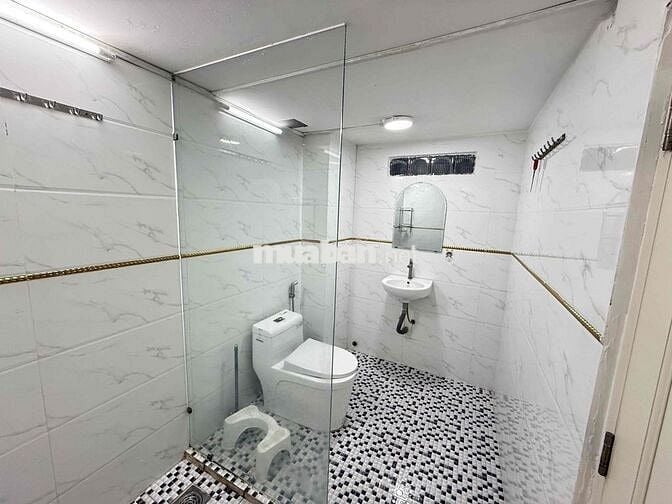 Nhà 5 phòng ngủ cho thuê ngay trung tâm Q1 và Q5