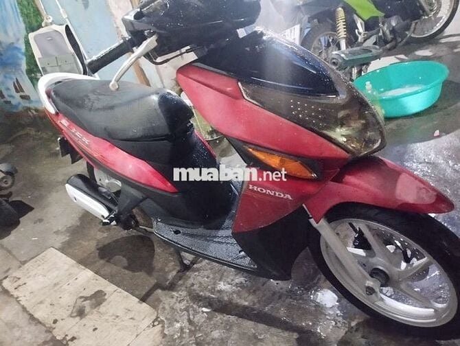 Nhà có chiếc xe click máy móc êm xe ít hao xăng