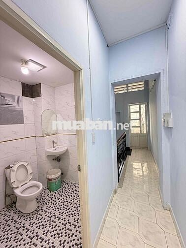 Nhà 5 phòng ngủ cho thuê ngay trung tâm Q1 và Q5