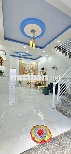 Nhà 5x10 2Pn2wc ngay chợ , đường oto  ,  650tr hổ trợ vay