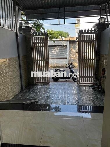 Nhà mặt tiền Bà Điểm 4, 1 trệt 1 lầu, gần trường học, chợ.