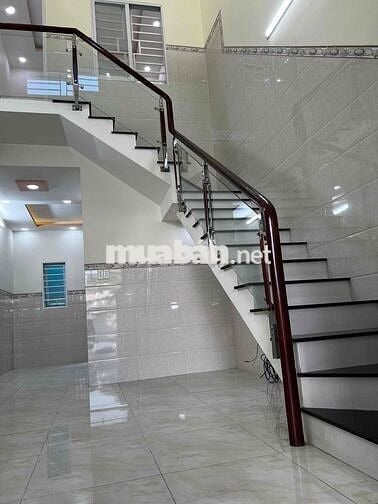 Nhà mặt tiền Bà Điểm 4, 1 trệt 1 lầu, gần trường học, chợ.