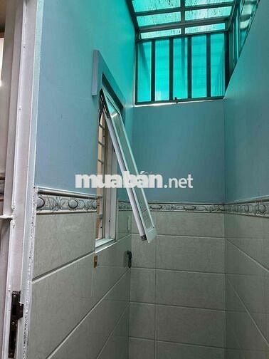 Nhà mặt tiền Bà Điểm 4, 1 trệt 1 lầu, gần trường học, chợ.