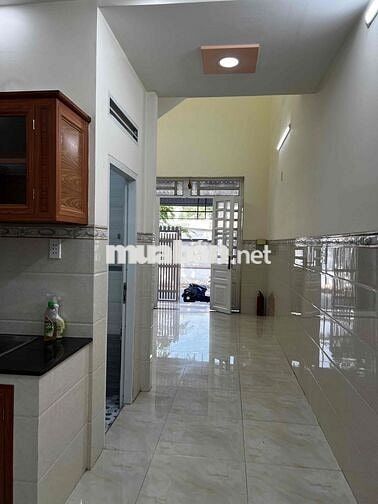 Nhà mặt tiền Bà Điểm 4, 1 trệt 1 lầu, gần trường học, chợ.