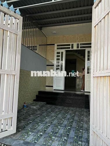 Nhà mặt tiền Bà Điểm 4, 1 trệt 1 lầu, gần trường học, chợ.