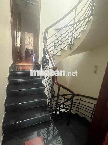 CHO THUÊ NHÀ MẶT TIỀN NHÀ MỚI ĐÚC 3 LẦU