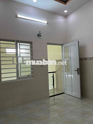 Nhà mặt tiền Bà Điểm 4, 1 trệt 1 lầu, gần trường học, chợ.