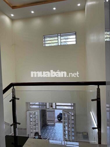 Nhà mặt tiền Bà Điểm 4, 1 trệt 1 lầu, gần trường học, chợ.