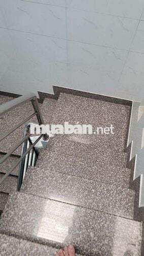 Bán nhà 1 trệt 1 lầu 2 phòng ngủ 2 wc ngay chợ trường học