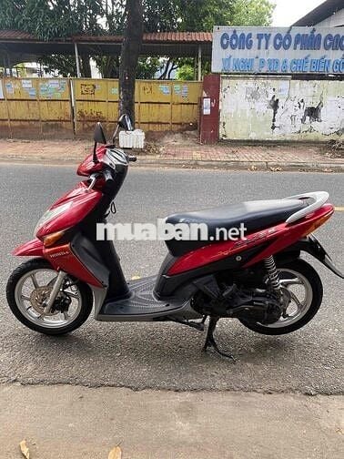 thanh lý Click 2011 máy zin xe sạch sẽ.