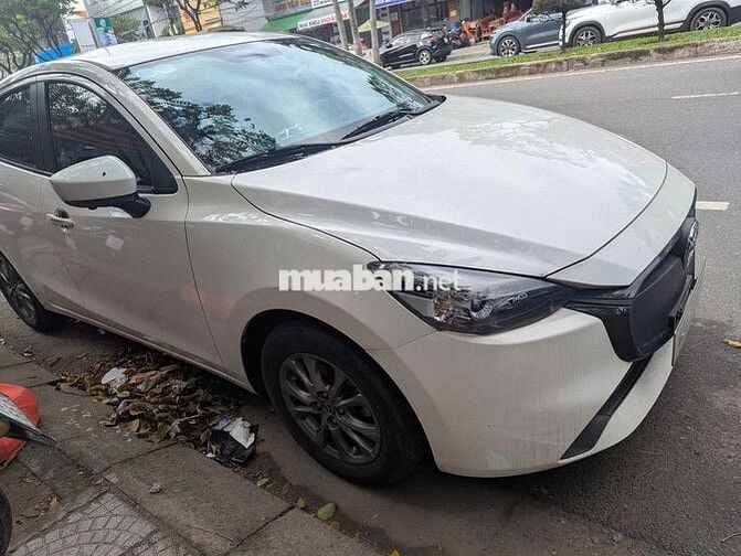 Mazda 2 Sedan 2023, trắng, bảo hành đến 08/2027