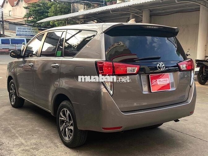 Toyota Innova 2023 2.0G 9700km