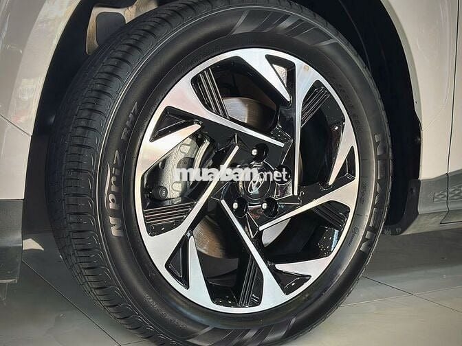 Hyundai Custin 2023 Cao Cấp 2.0T - 13000 km