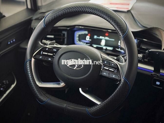 Hyundai Custin 2023 Cao Cấp 2.0T - 13000 km