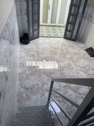 Cho thuê nhà đường Phạm Hùng C13 DT.3m5×10m } 1 Lầu 1 Phòng 1 toilet.