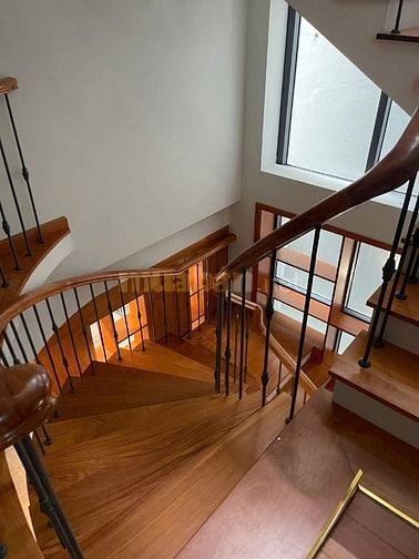 Cho thuê nhà đường Hoa, Phan Xích Long. Ngang 8.5m, giá thuê chỉ 65 tr