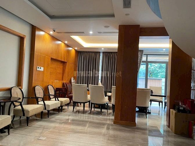 Cho thuê nhà đường Hoa, Phan Xích Long. Ngang 8.5m, giá thuê chỉ 65 tr