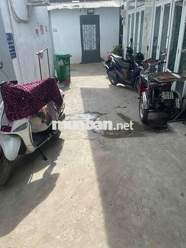 Cho thuê nhà đường Phạm Hùng C13 DT.3m5×10m } 1 Lầu 1 Phòng 1 toilet.