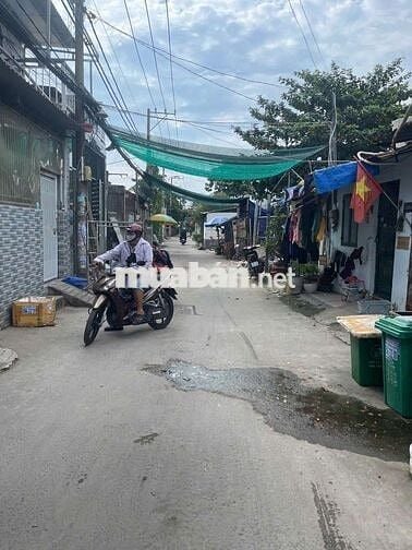 Cho thuê nhà đường Phạm Hùng C13 DT.3m5×10m } 1 Lầu 1 Phòng 1 toilet.