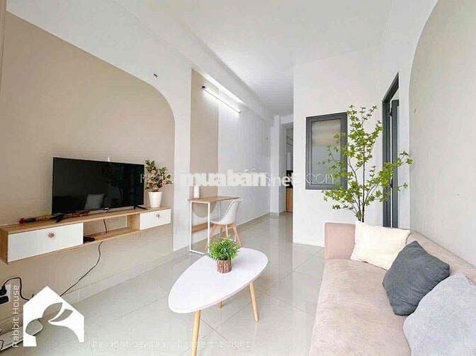 CĂN HỘ 2 PHÒNG NGỦ NGAY TRUNG TÂM QUẬN 10, BAN CÔNG, MÁY GIẶT RIÊNG