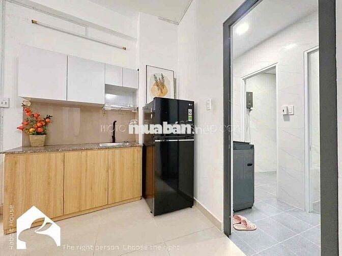 CĂN HỘ 2 PHÒNG NGỦ NGAY TRUNG TÂM QUẬN 10, BAN CÔNG, MÁY GIẶT RIÊNG