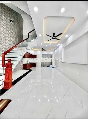 Nhà mới 100% ( 5 x 20 có 5pn 6wc sân thượng ) có sẵn máy lạnh