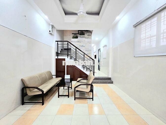 Cho thuê nhà nguyên căn 2 mặt tiền 3 lầu 4PN, hẻm xe hơi 623/43A CMT8