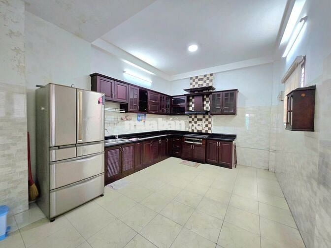 Cho thuê nhà nguyên căn 2 mặt tiền 3 lầu 4PN, hẻm xe hơi 623/43A CMT8