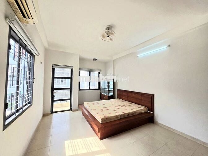 Cho thuê nhà nguyên căn 2 mặt tiền 3 lầu 4PN, hẻm xe hơi 623/43A CMT8