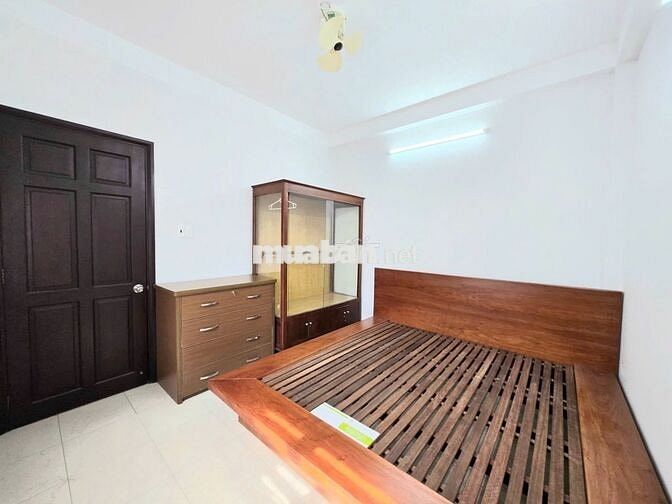 Cho thuê nhà nguyên căn 2 mặt tiền 3 lầu 4PN, hẻm xe hơi 623/43A CMT8