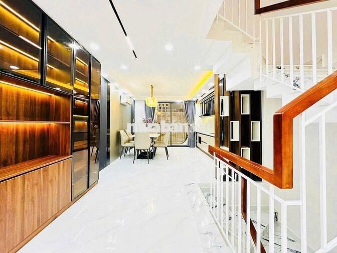 Cho thuê nhà 212D Nguyễn Văn Nguyễn, Phường Tân Định, Quận 1.