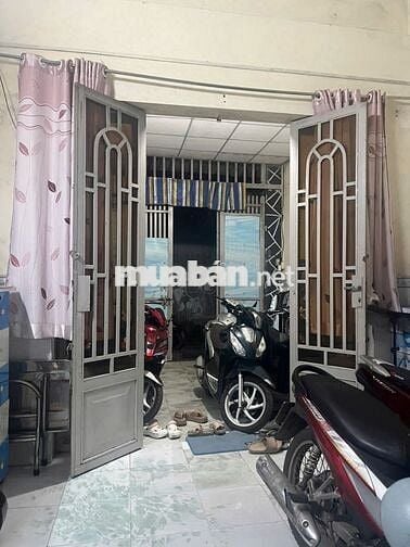 Nhà đẹp DT 4,3m*17m, đúc lửng, gần trường THPT Bà Điểm, chợ đầu mối HM