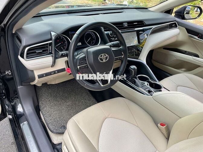 Toyota Camry 2021 2.0G - Siêu lướt 31,000 Km.