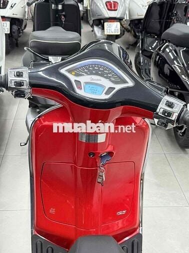 Vespa Primavera Mickey bản giới hạn 2024 2k km